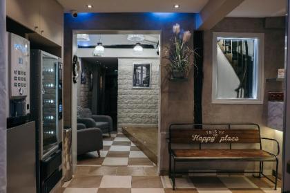Nation Montmartre Hotel - image 2