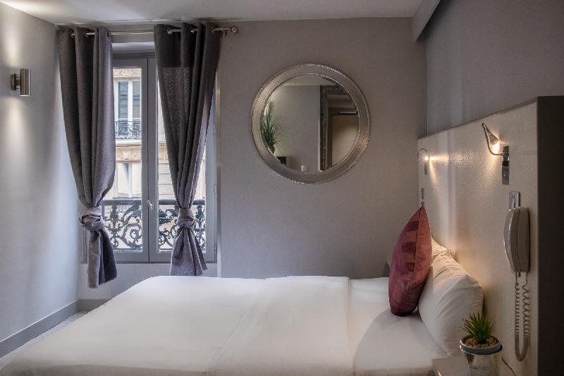 Nation Montmartre Hotel - image 3