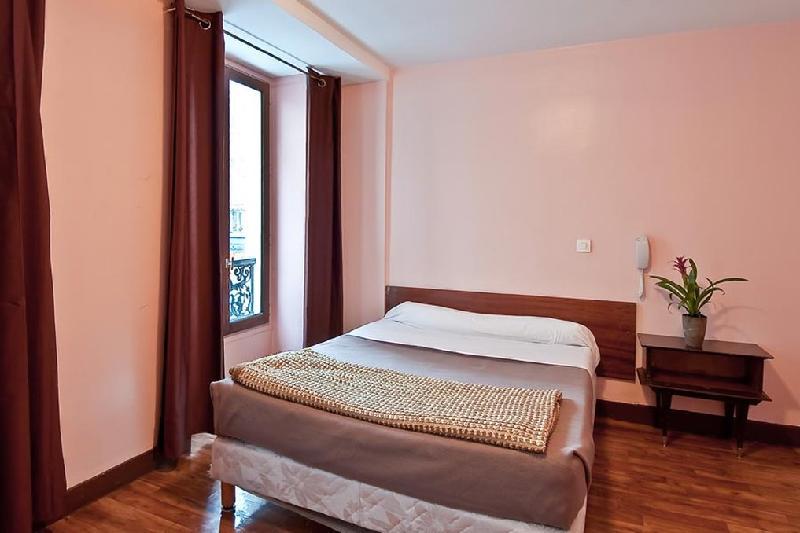 Nation Montmartre Hotel - image 6