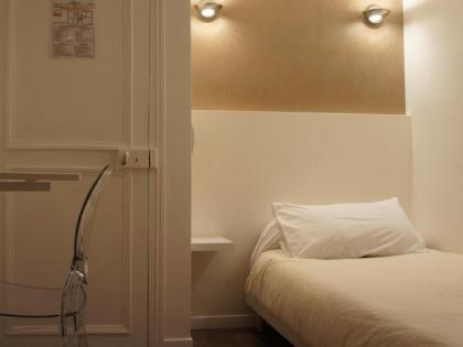 Nation Montmartre Hotel - image 7