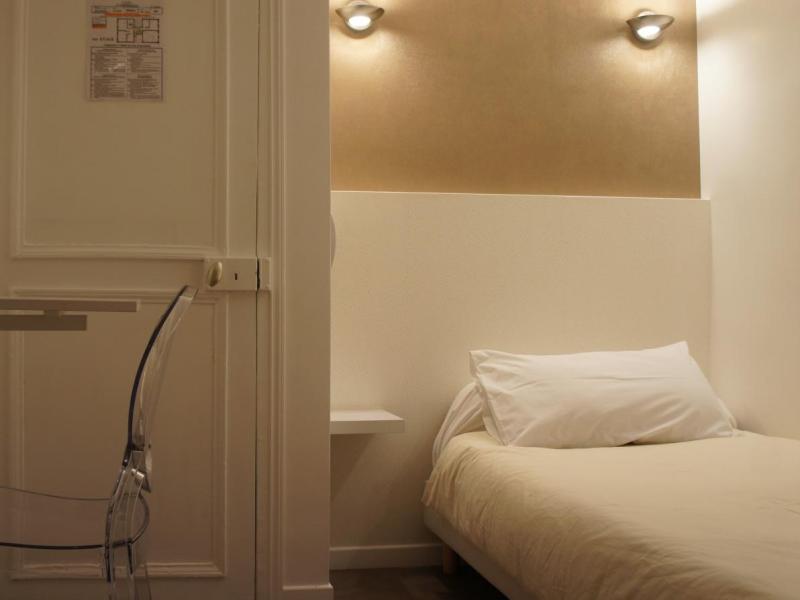 Nation Montmartre Hotel - image 7