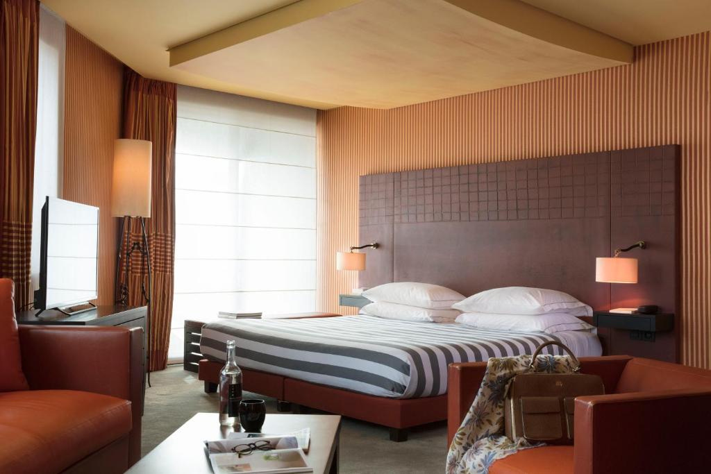 Hotel Square - main image