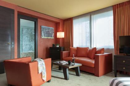Hotel Square - image 12