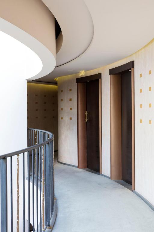 Hotel Square - image 2