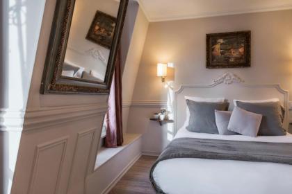 Hotel De La Porte Doree - image 5