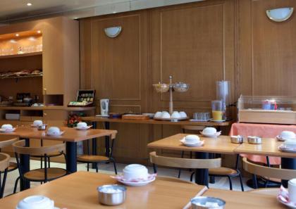 Cosmotel Hotel - image 13