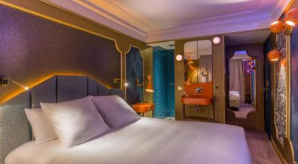 Idol Hotel - image 1