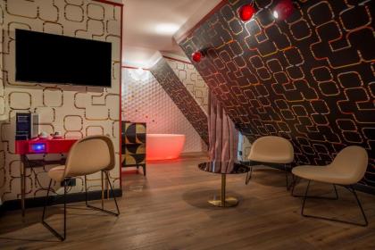 Idol Hotel - image 15