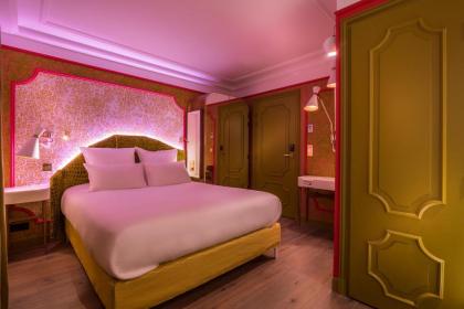 Idol Hotel - image 4