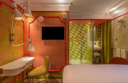 Idol Hotel - image 5