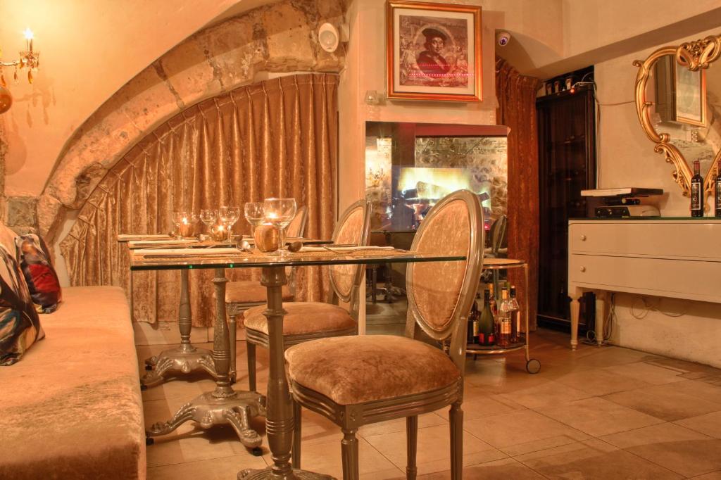 Hotel Konfidentiel - Paris - image 2