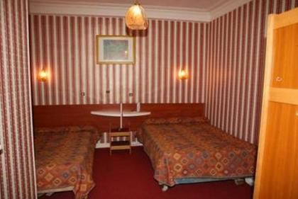 Sully Hotel - image 20