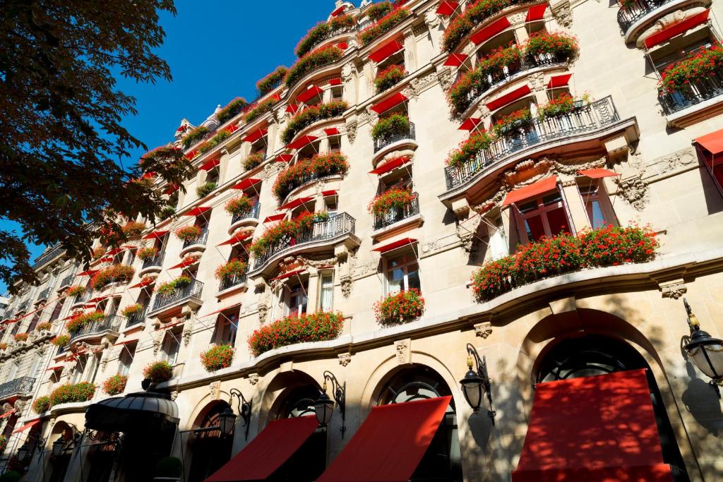 Hotel Plaza Athenee - Dorchester Collection - main image