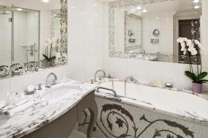 Hotel Plaza Athenee - Dorchester Collection - image 11