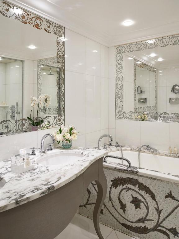 Hotel Plaza Athenee - Dorchester Collection - image 4