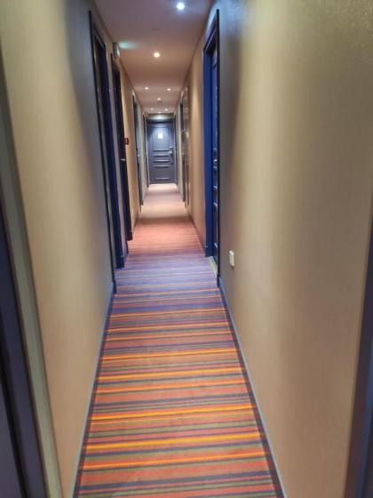 Hotel Le Relais Saint Charles - image 14