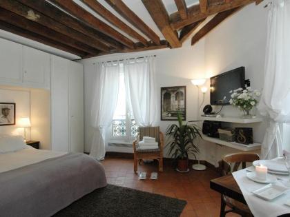 Conde Chic Studio - image 1