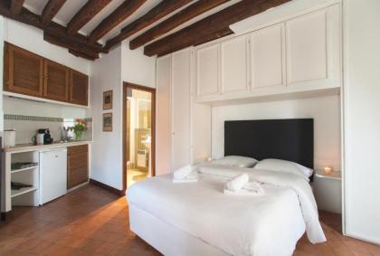 Conde Chic Studio - image 15