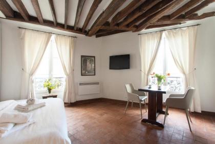 Conde Chic Studio - image 19