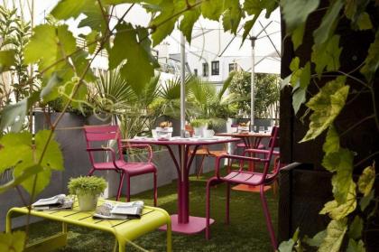 Le 7 Eiffel Hotel - image 11