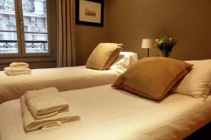 Marais bright 3BR 5 Hotel Standards REFURB 0320 by Pad-à-Terre since '99 - image 10