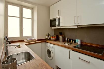 Marais bright 3BR 5 Hotel Standards REFURB 0320 by Pad-à-Terre since '99 - image 14