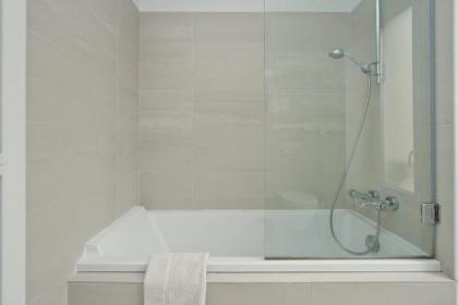 Marais bright 3BR 5 Hotel Standards REFURB 0320 by Pad-à-Terre since '99 - image 17