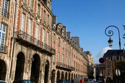 Marais bright 3BR 5 Hotel Standards REFURB 0320 by Pad-à-Terre since '99 - image 4