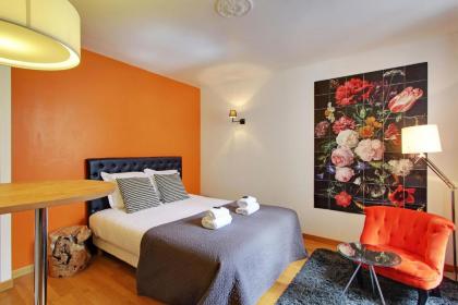 Short Stay Group Museum View Serviced Apartments - image 1