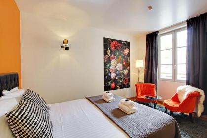 Short Stay Group Museum View Serviced Apartments - image 13
