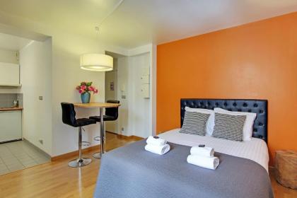 Short Stay Group Museum View Serviced Apartments - image 14