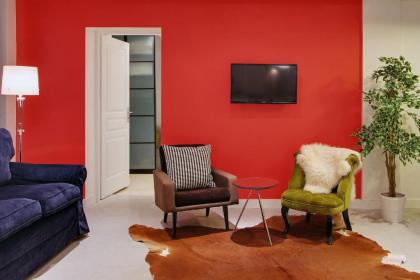 Short Stay Group Museum View Serviced Apartments - image 4