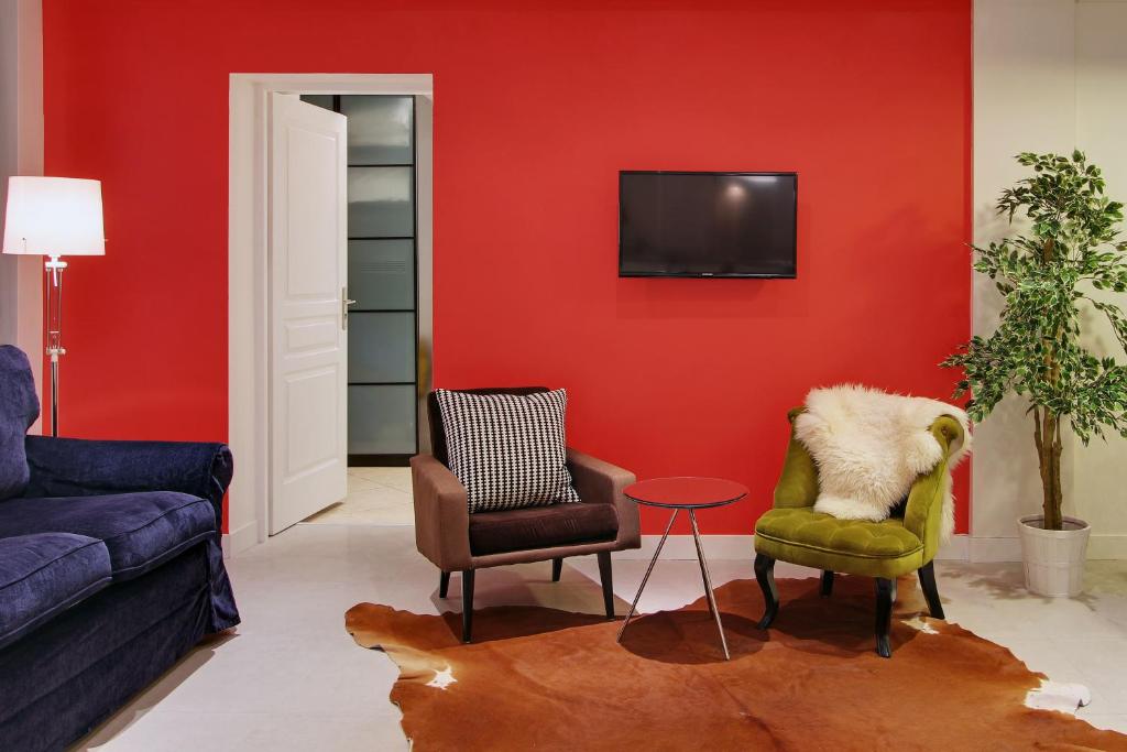 Short Stay Group Museum View Serviced Apartments - image 4