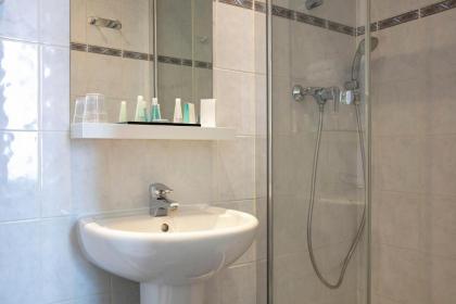 Hotel Saint Cyr Etoile - image 11