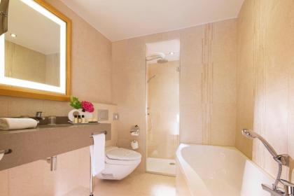 Hotel Le Relais Des Halles - image 10