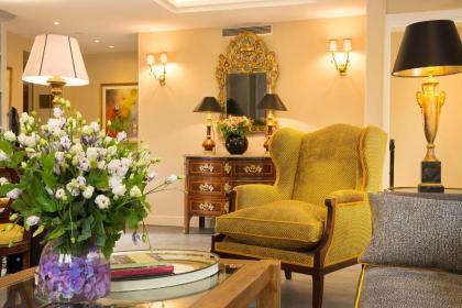 Hotel Le Relais Des Halles - image 4