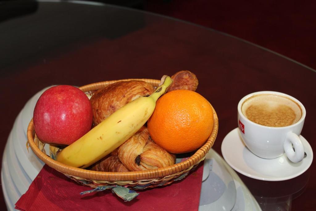 Hotel Regina Montmartre - image 2