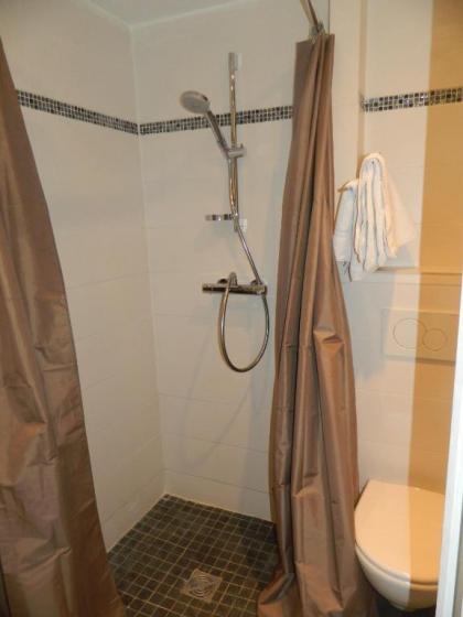 Modern's Hotel - image 11