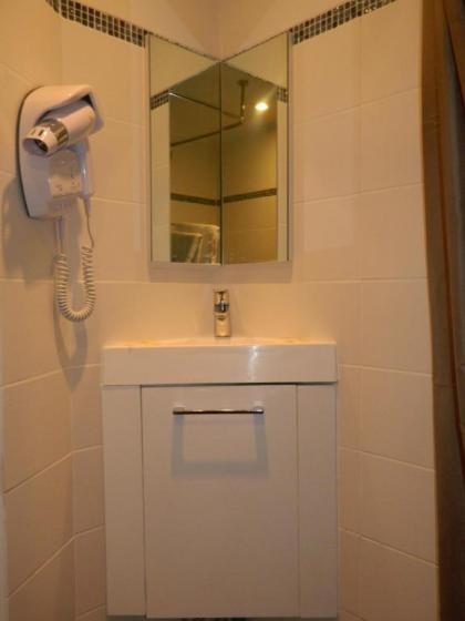 Modern's Hotel - image 12