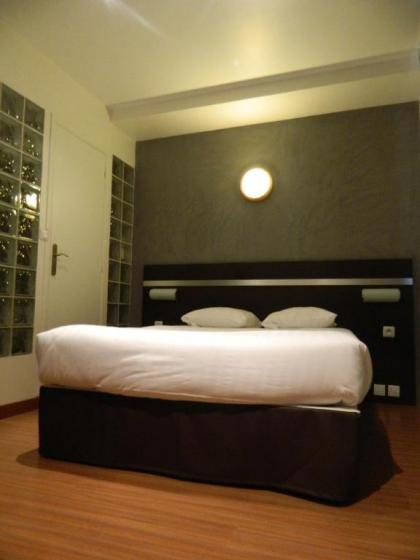 Modern's Hotel - image 13