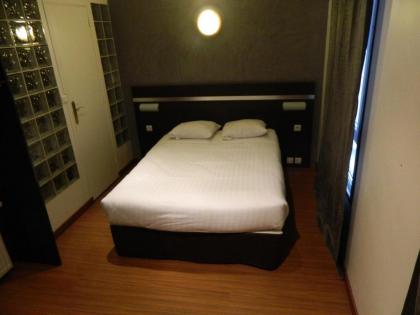 Modern's Hotel - image 15