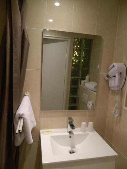 Modern's Hotel - image 17