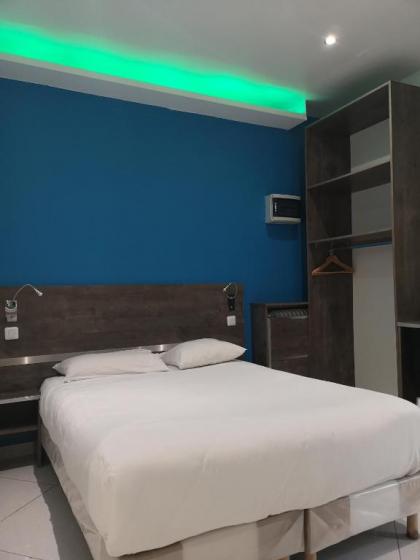 Modern's Hotel - image 2