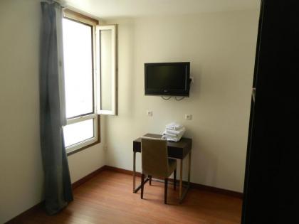 Modern's Hotel - image 9
