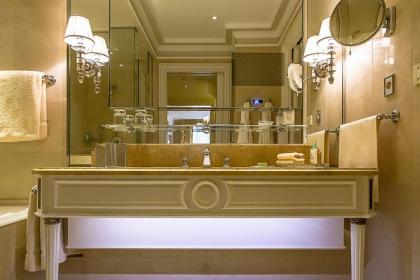Four Seasons Hotel George V Paris - image 14