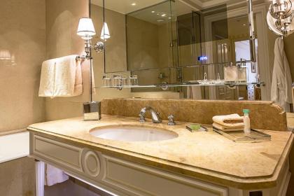 Four Seasons Hotel George V Paris - image 16
