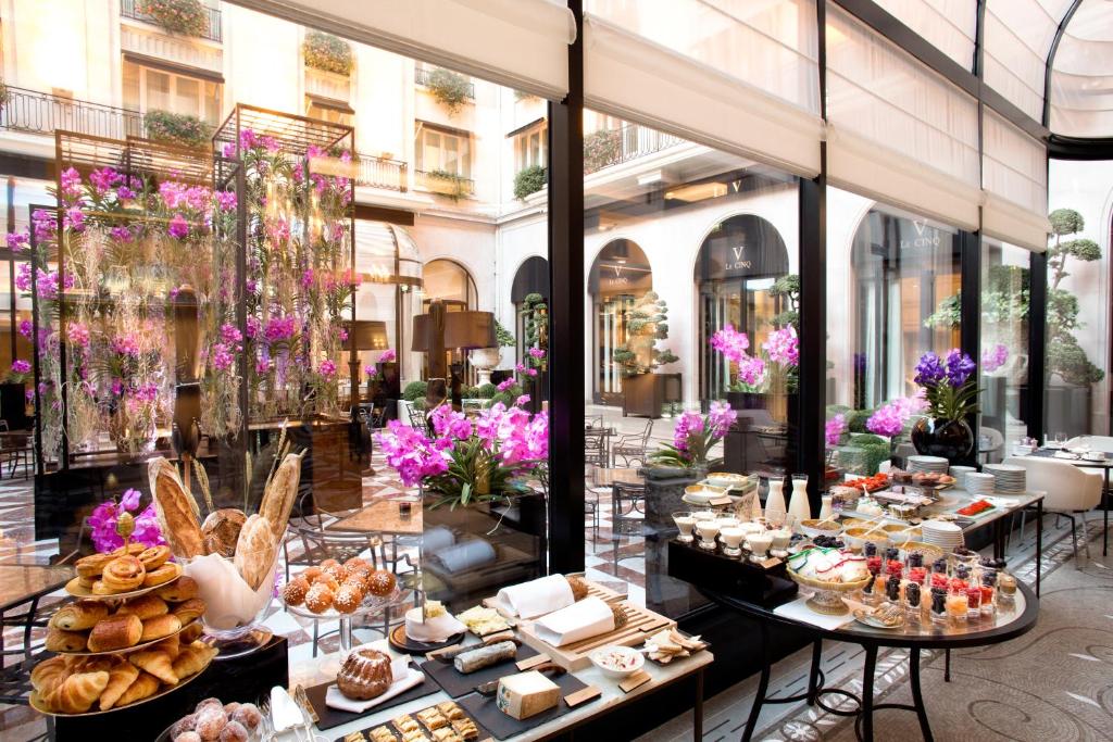 Four Seasons Hotel George V Paris - image 2