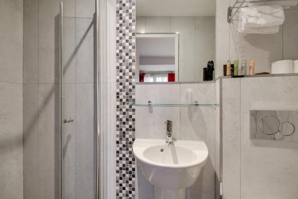 Hotel Riviera Elysees - image 7