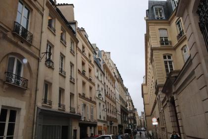 Victoires Near Louvre Apartment - image 5