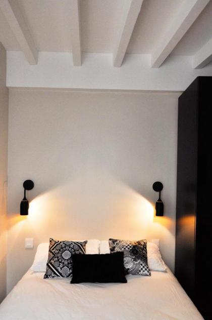Duplex de charme au Coeur de Montmartre - image 9
